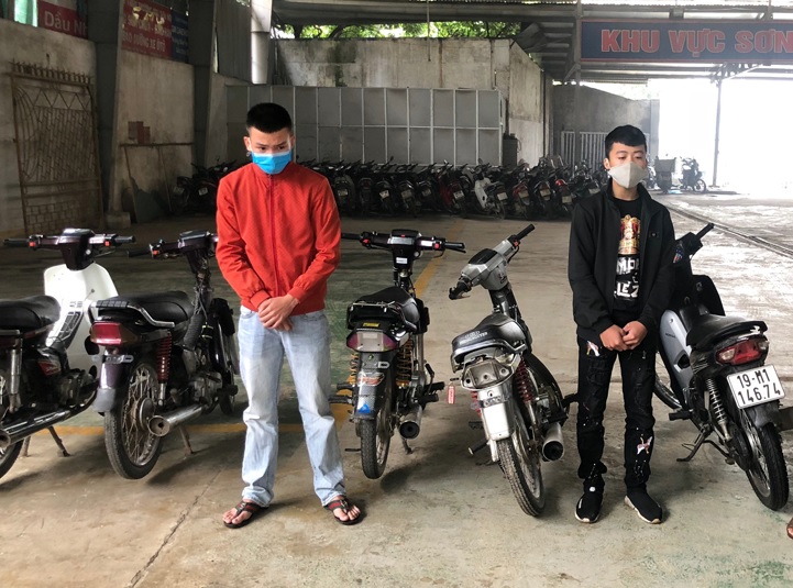 Vây bắt hơn 100 “quái xế” bốc đầu, lạng lách, đánh võng giữa phố

